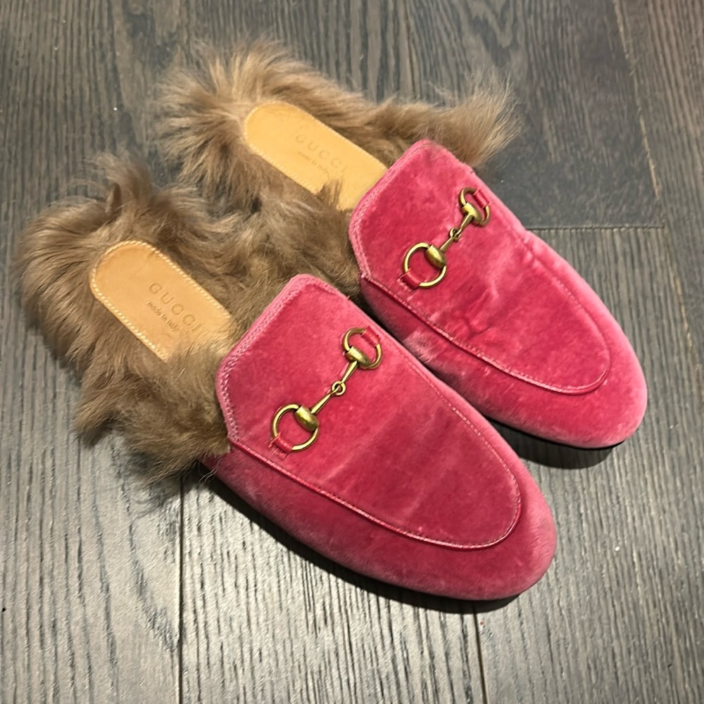 Authenticated Rare Gucci Raspberry Velvet Fur Trim Princetown Mules/Slippers